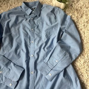 H&M medium long sleeve sophisticated mens button-down collared shirt. Co…